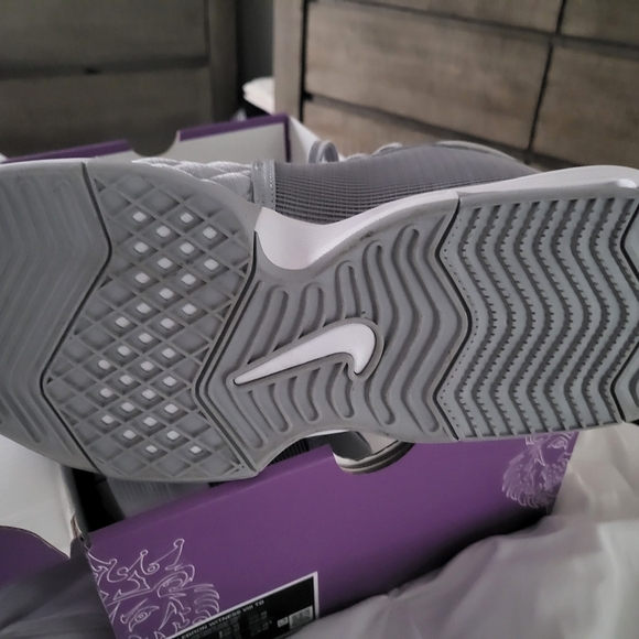 Lebron Witness 8 - Picture 3 of 4